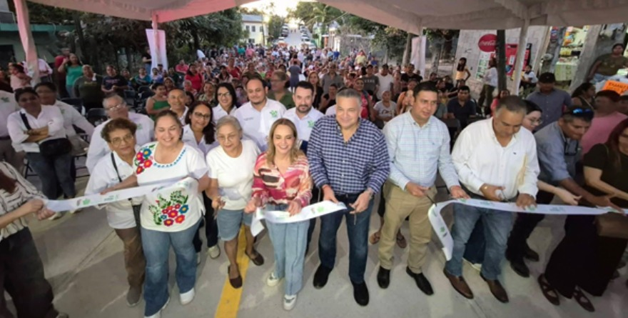Fortalecen vialidades con pavimentación en Valles