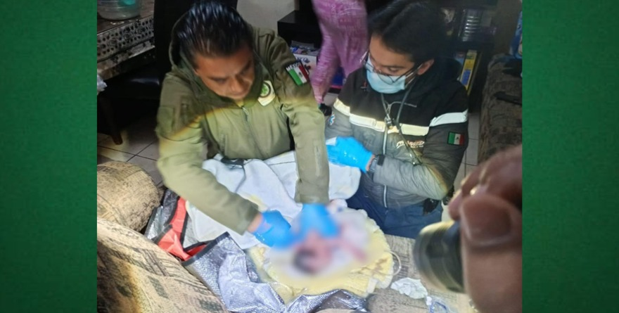 Policías ayudan a nacer a una bebé en Pozos