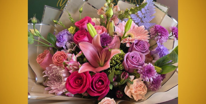 Cenas derrotan a las flores