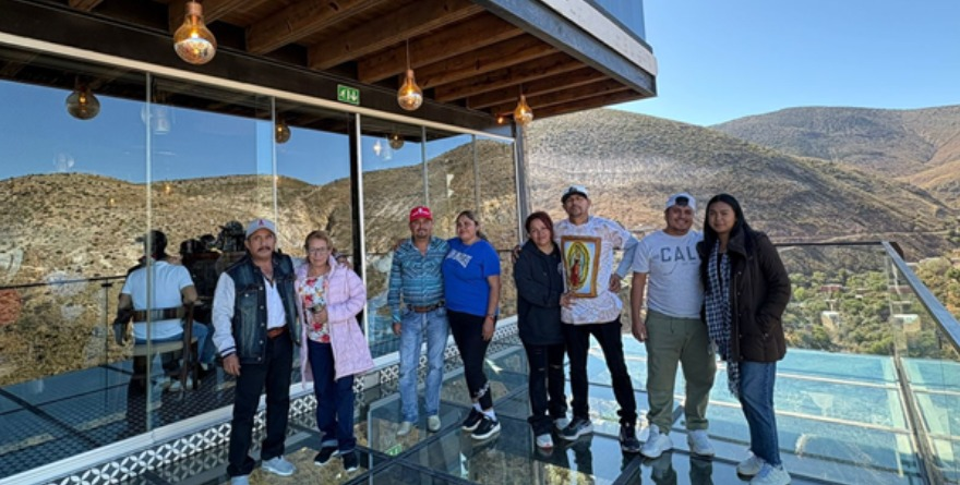 Cerritos consiente a sus recién casados