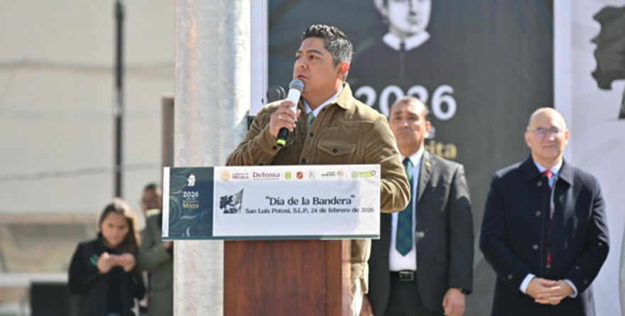 Actos cívicos unen a SLP en el Día de la Bandera