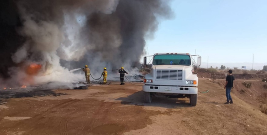 Columna de humo alerta en la 57 frente a La Pila