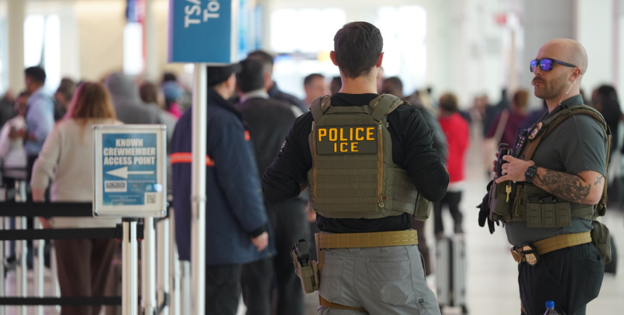 LLEGA ICE PERO SIGUE DESORDEN EN AEROPUERTOS
