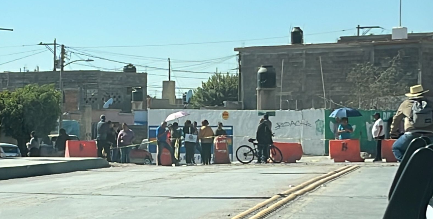 BLOQUEO TOTAL EN AV. SEMINARIO POR FALTA DE AGUA