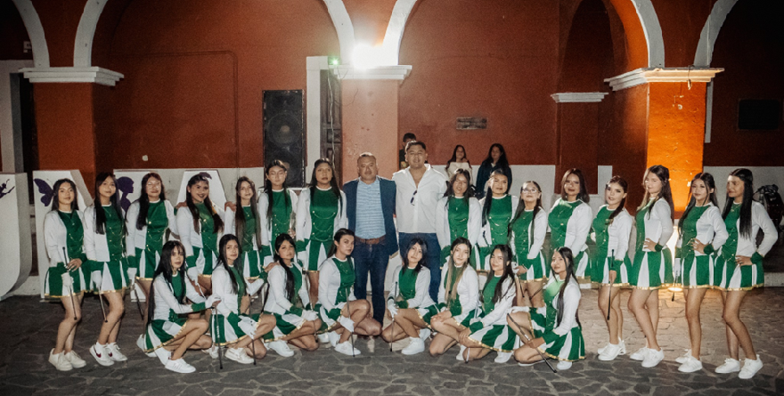 Presentan primer grupo bastoneras