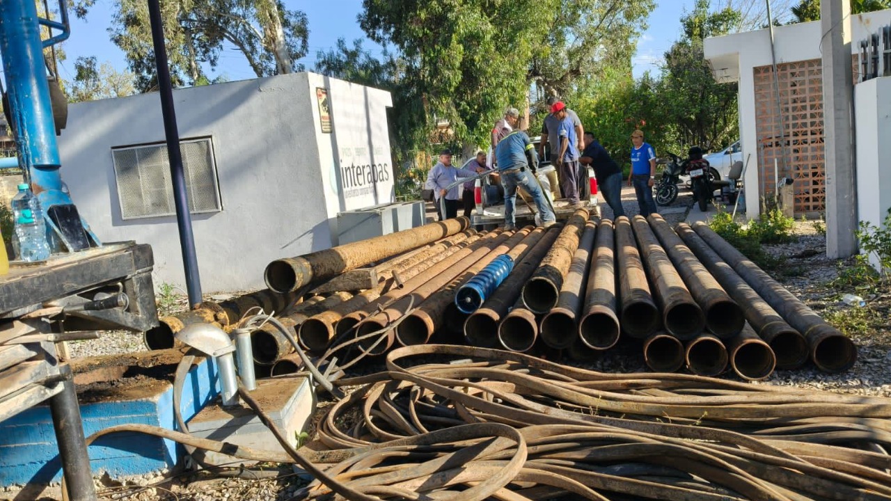 REPARA BOMBA DE POZO DE INTERAPAS EN COLONIA BENITO JUÁREZ