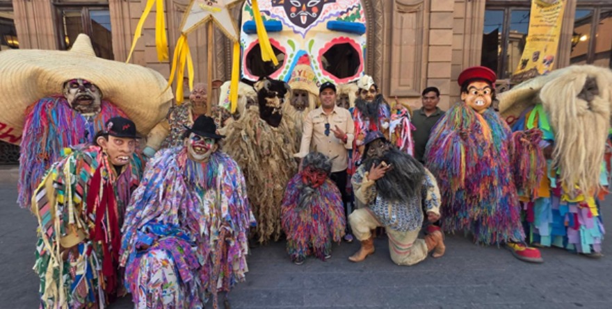 Máscaras y pulque celebran identidad