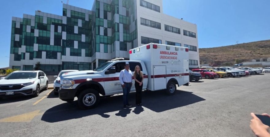 Fortalecen servicios de salud con ambulancia
