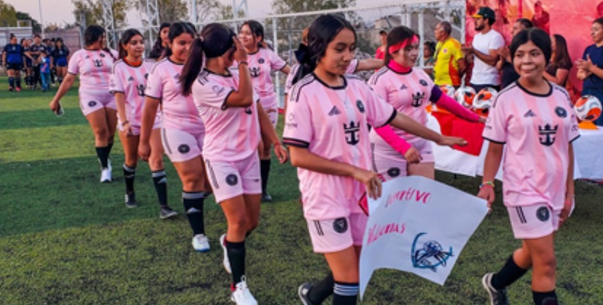 Torneo de fútbol femenil en Guadalcázar