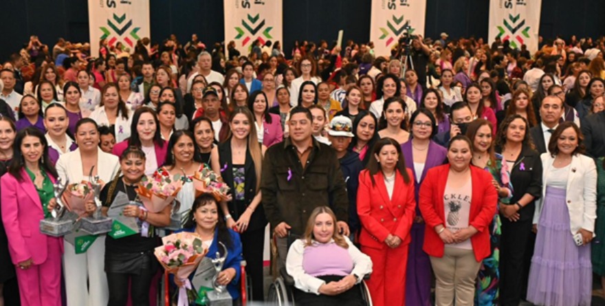 Gallardo reconoce a potosinas del año