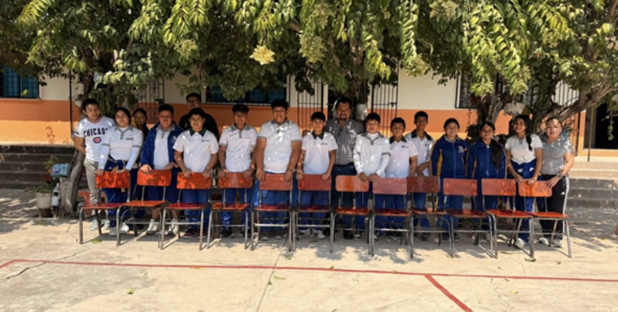 Mejoran mobiliario escolar en Ciudad Fernández