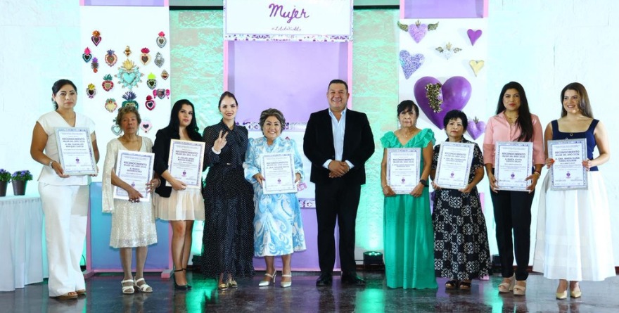 RECONOCIMIENTO A 8 MUJERES DESTACADAS