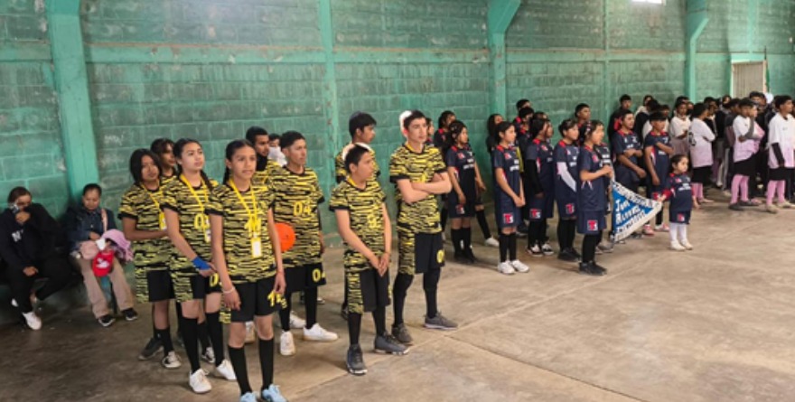 Estudiantes fomentan sana convivencia.