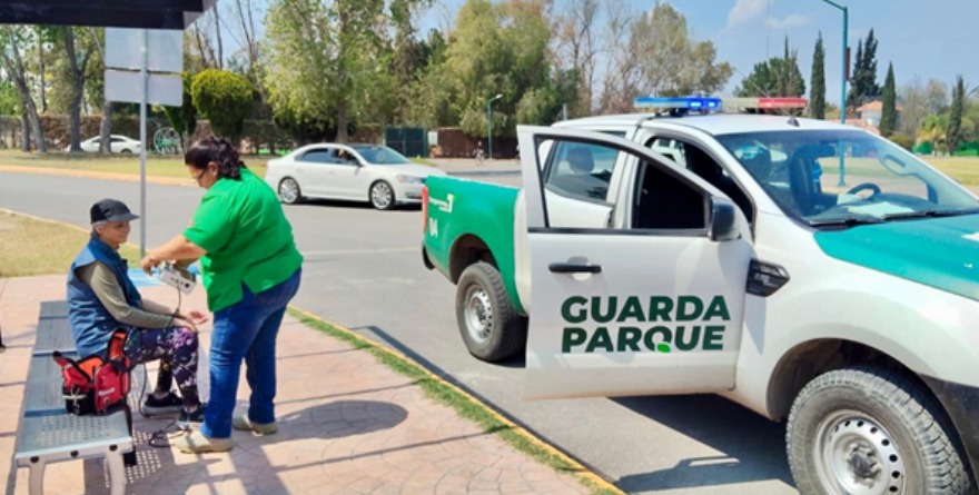 Mujeres brindan atención en parques Tangamanga