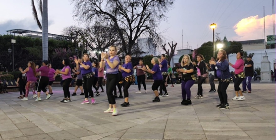 Conmemoran Día de la Mujer con ejercicio