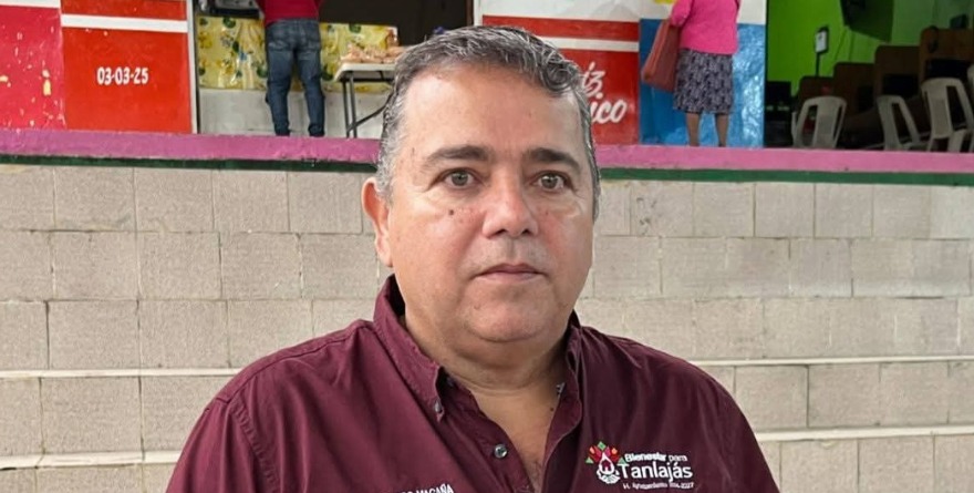 ALCALDE DE TANLAJÁS SE VICTIMIZA POR CARRETERAS DESTROZADAS MIENTRAS EL TURISMO SE ESTANCA