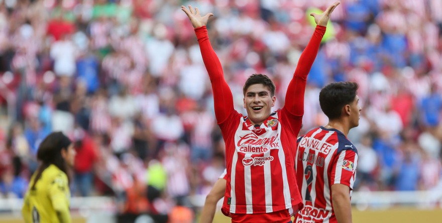 DOBLETE DE ‘HORMIGA’ LE DA TRIUNFO A CHIVAS VS SANTOS