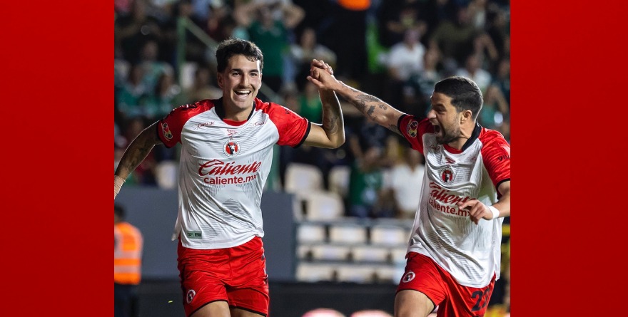 LE PEGA XOLOS AL LEÓN