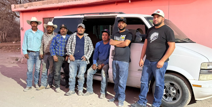 Entrega de transporte escolar en Santo Domingo
