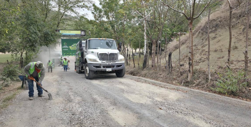 Impulsan rehabilitación de caminos de la región