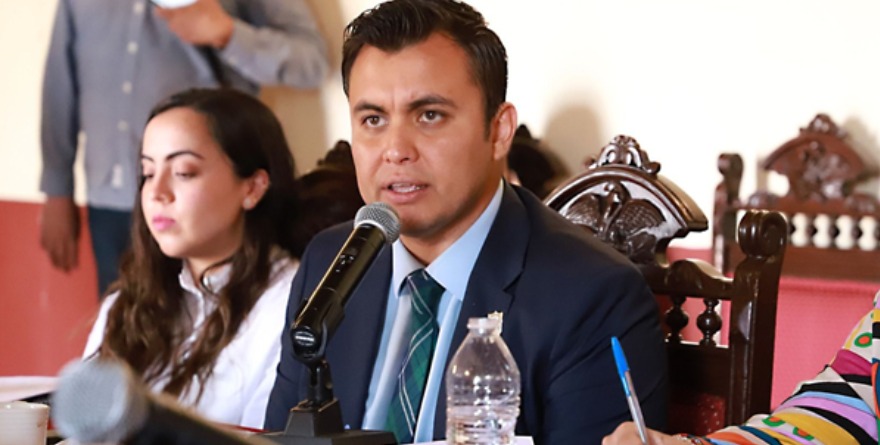 Denuncia opacidad… tras encabezar subasta