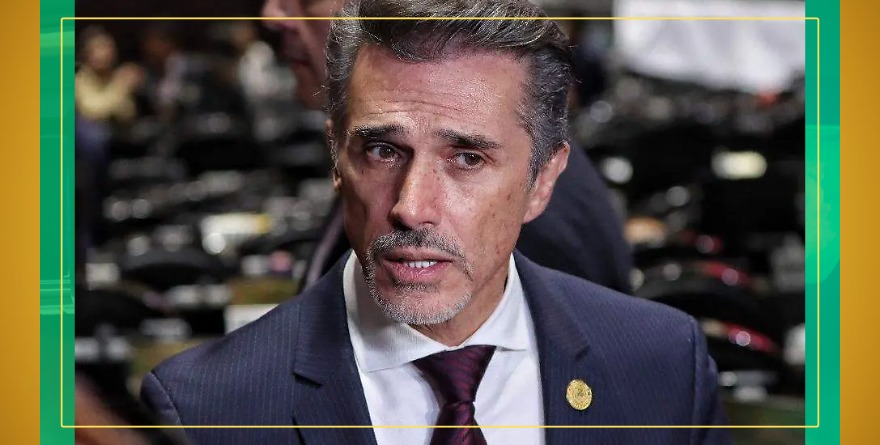 Mayer regresa a la diputación tras su “recreo”