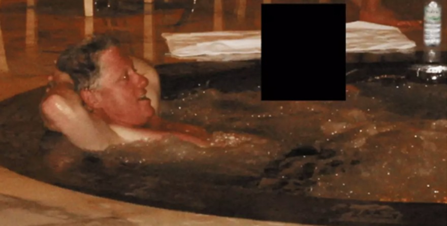 Foto en jacuzzi vuelve a  salpicar a Bill Clinton