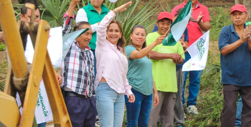 Dan banderazo a obra comunitaria