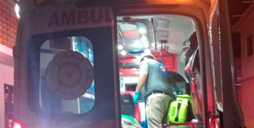 ¡Se equivocó de trago y casi se muere!