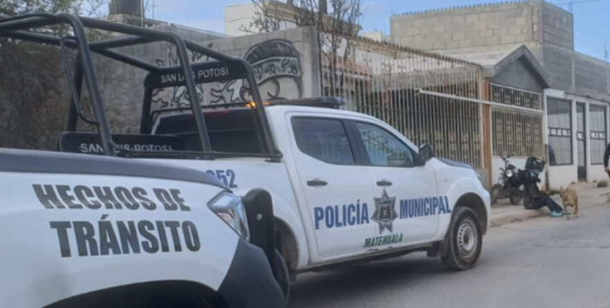 Motociclista arrolla a adolescente