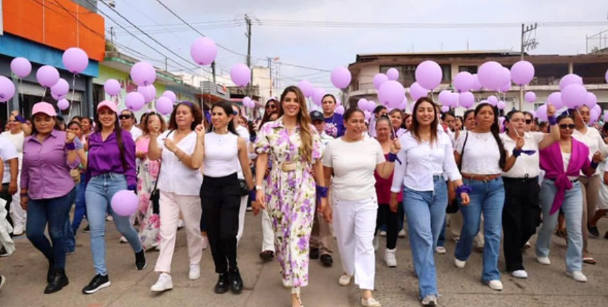 Ruth conmemora el 8M al lado de 10 mil mujeres
