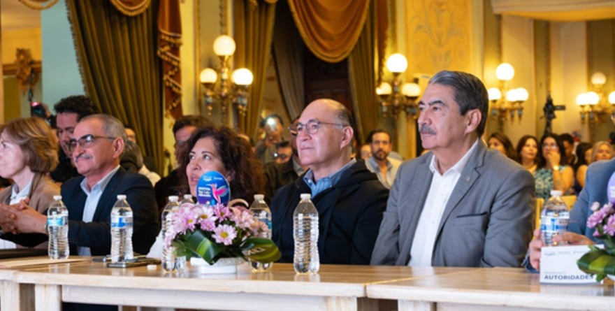 Galindo presume cartelera con artista condenado por violencia