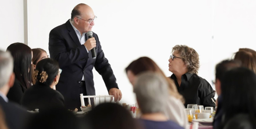 Funcionarios “llenaron” la conferencia en la Capital