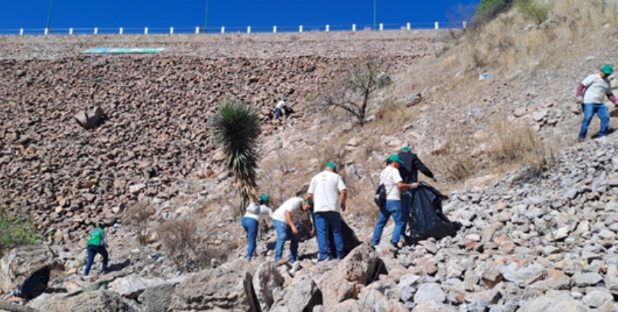 Realizan jornada de limpieza en El Peaje