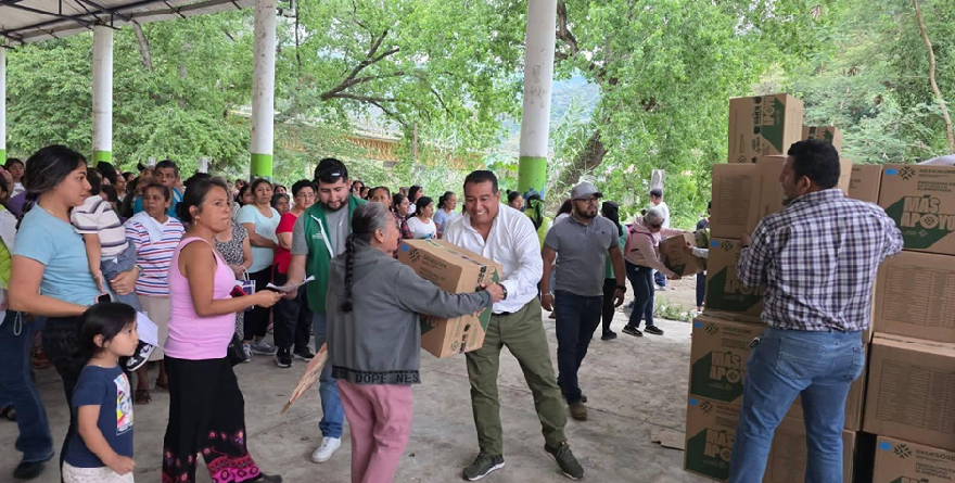 Entregan apoyos alimentarios en Tamazunchale