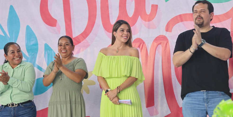 RUTH GONZÁLEZ FESTEJA A LAS MAMÁS