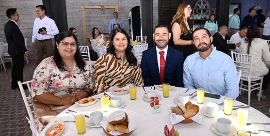 Soledad reconoce a sus maestros