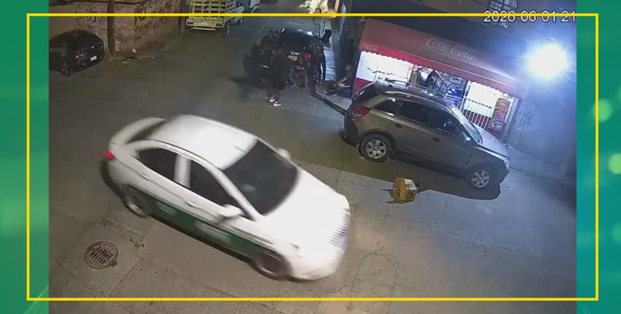 ¡Qué poca! Taxista le roba su apoyo social a una abuelita 
