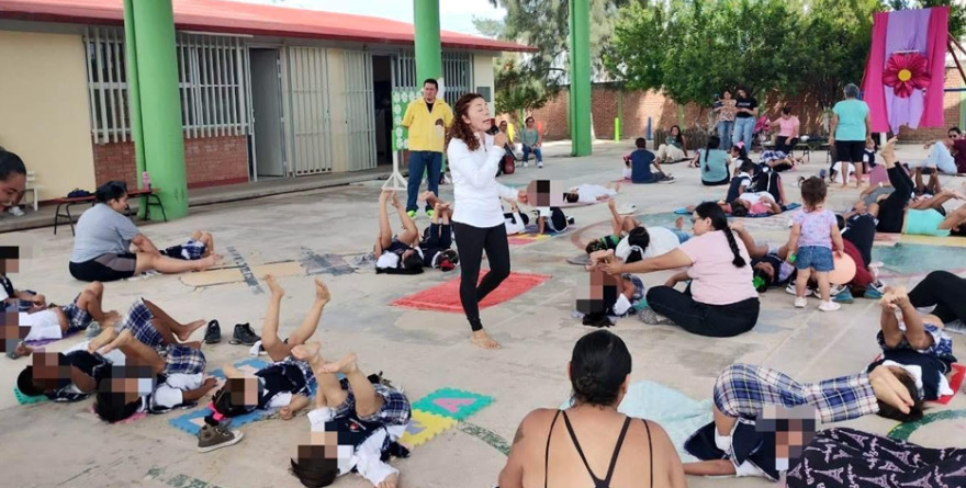 Yoga fomenta unión familiar rioverdense