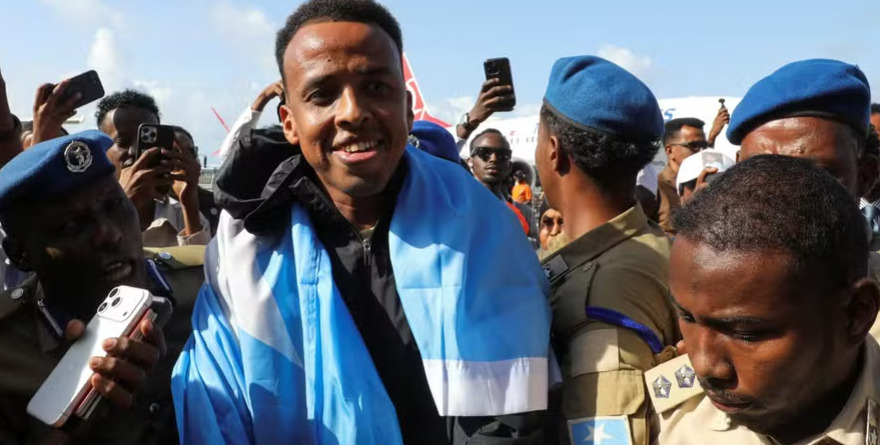 NEGARON ENTRADA A ÁRBITRO SOMALÍ POR ‘VÍNCULOS TERRORISTAS’