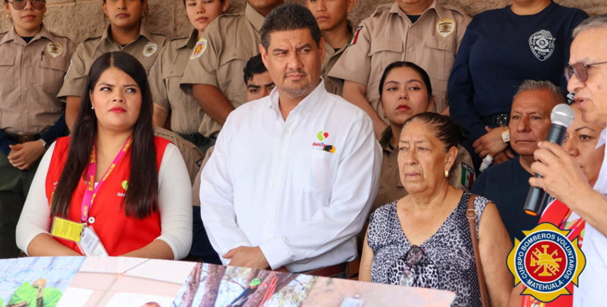 Colectan recursos para bomberos voluntarios