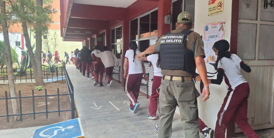 Capacitan alumnos en seguridad escolar