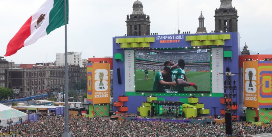 ABARROTAN FAN FEST EN EL ZÓCALO