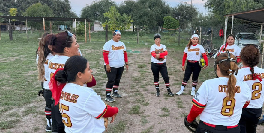 Impulso al equipo de sóftbol Queen’s