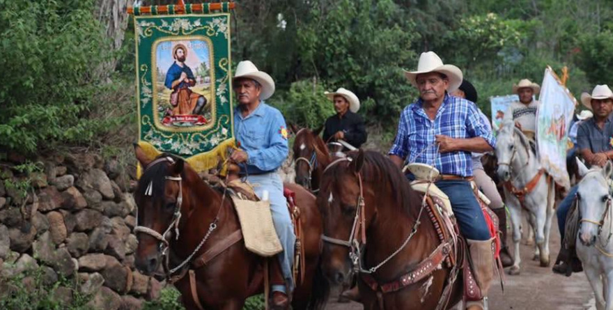 Cabalgata en El Aguacate, Rioverde