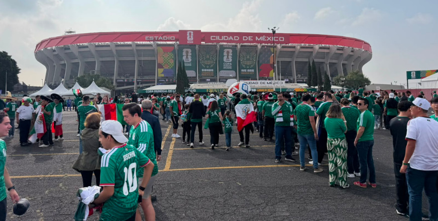 EL AZTECA ES SU CASA, DICE HIJO DE ARQUITECTO DEL COLOSO