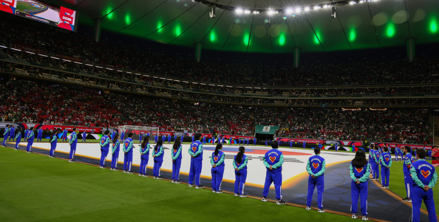 DICE FIFA: ESTABAN DE PIE, EN LUGAR DE SU ASIENTO