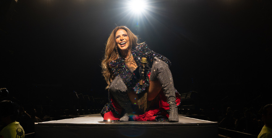 NI LA TORMENTA FRENÓ A GLORIA TREVI EN GUADALAJARA