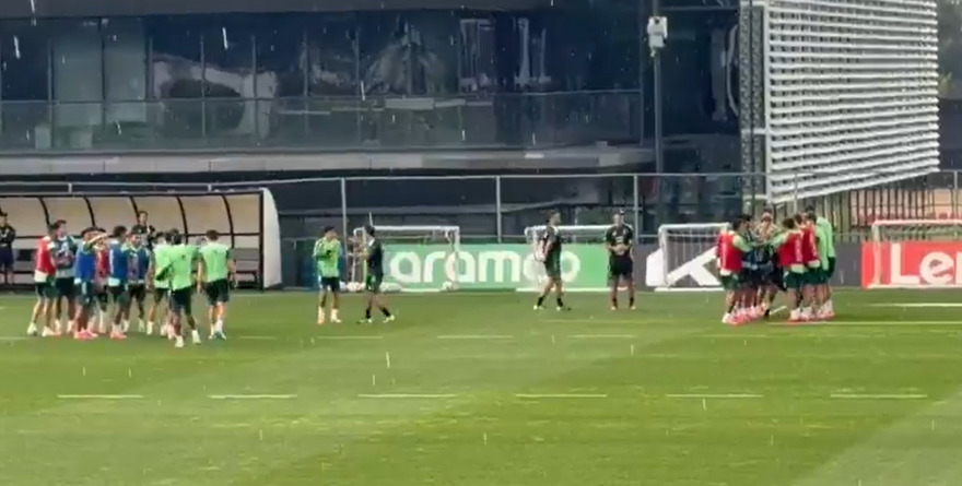 ENTRENA SELECCIÓN MEXICANA BAJO LLUVIA EN EL CAR