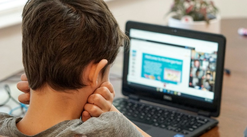 ROBLOX LANZA CUENTAS PARA INFANCIAS